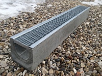 Лоток водоотводный бетонный коробчатый (СО-100мм) КU 100.14 (10).12,5(9) - BGU с решеткой водоприемной Gidrolica Standart РВ -10.13,6.100 - ячеистой стальной оцинкованной